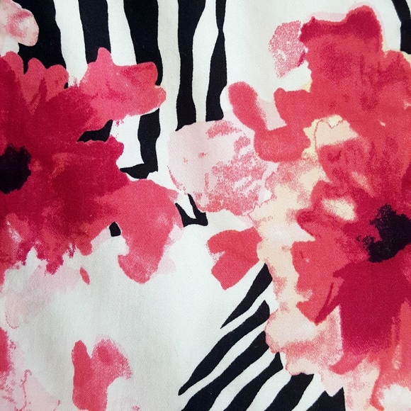 WHITE HOUSE BLACK MARKET Floral Pencil Skirt - Picture 4 of 8